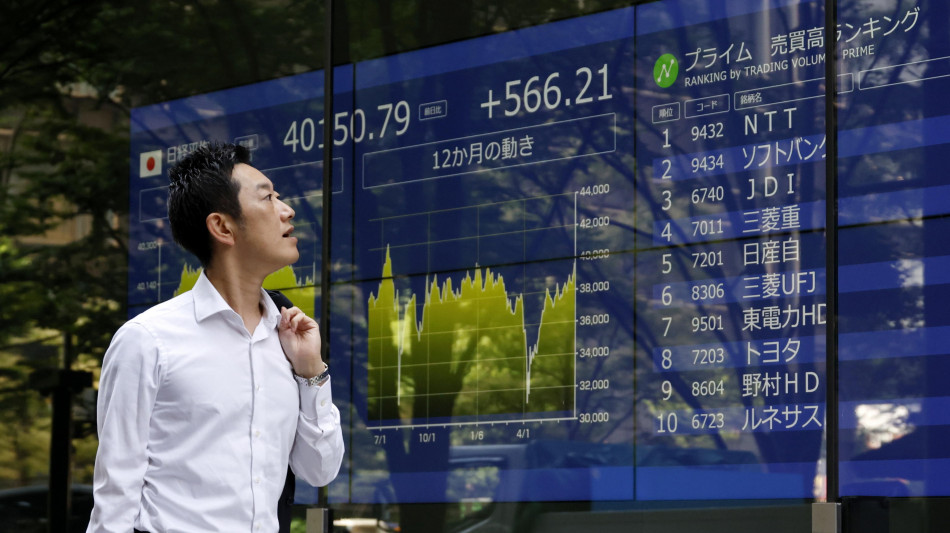 Borsa: Tokyo, apertura in calo (-0,32%)