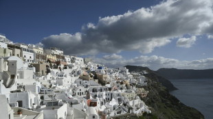 Schwarmbeben um Ferieninsel Santorini durch Bewegung von Magma ausgelöst