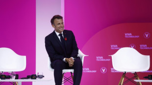 Presidente da Fran&ccedil;a diz que far&aacute; 'press&atilde;o' para Mbapp&eacute; continuar no PSG