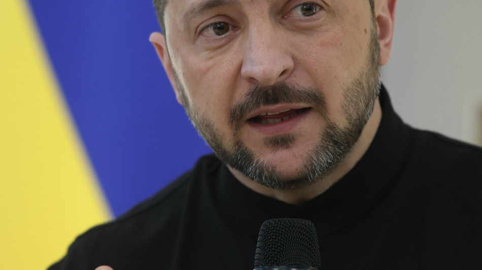 Zelensky, Putin vuole prendere tempo per continuare guerra