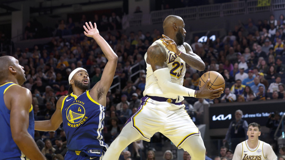 Nba: LeBron James firma l'ennesimo record, supera Jabbar per canestri segnati
