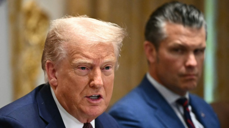 Trump und Pentagonchef Hegseth treffen US-Militärspitze
