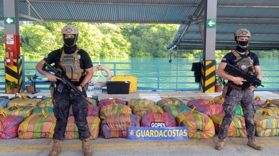 Decomisan m&aacute;s de una tonelada de droga en aguas de Costa Rica