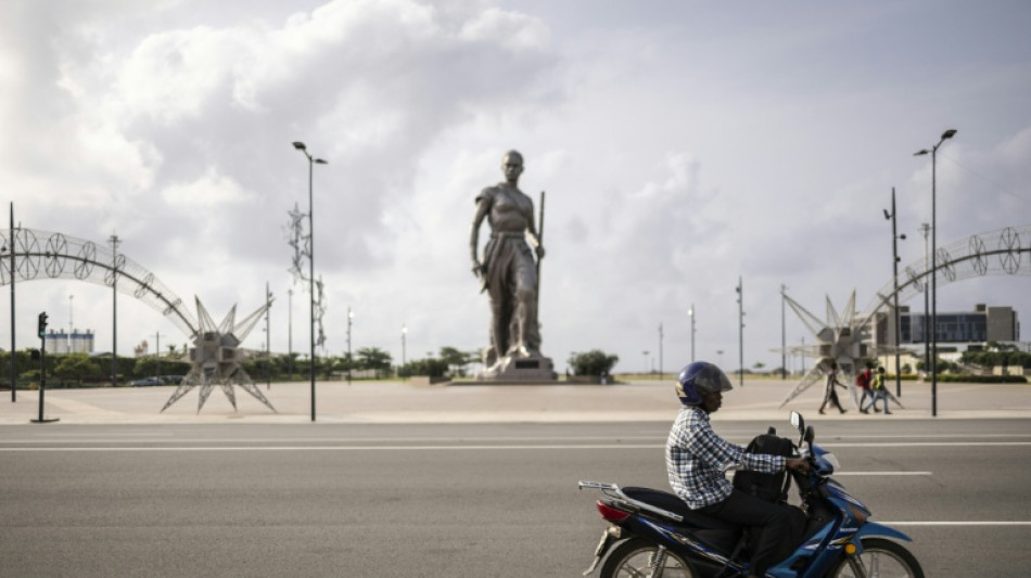 Benim volta &agrave; normalidade ap&oacute;s tentativa de golpe de Estado no domingo