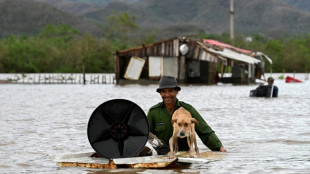 Caribe se recupera de furacão devastador, que se aproxima de Bermudas