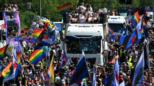 Motto "Haltung ist hot": Hunderttausende ziehen bei CSD-Kundgebung durch Berlin