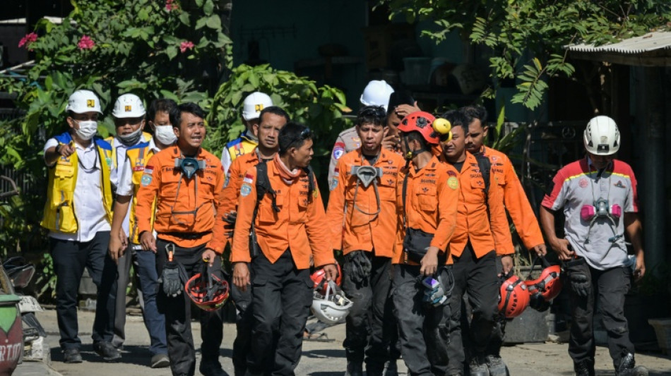 Indonésie: fin des recherches dans l'école effondrée, 67 morts au total