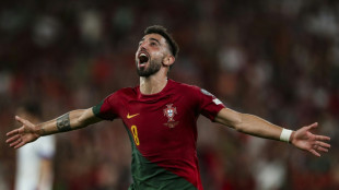 Com dois de Bruno Fernandes, Portugal vence B&oacute;snia por 3 a 0 nas Eliminat&oacute;rias da Euro