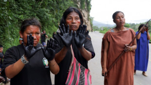 Ind&iacute;genas armados bloquean una ruta en la Amazon&iacute;a peruana por el asesinato de su l&iacute;der