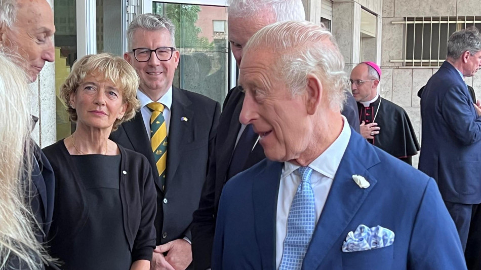 Re Carlo visita il Collegio Pontificio Beda, ultima tappa a Roma