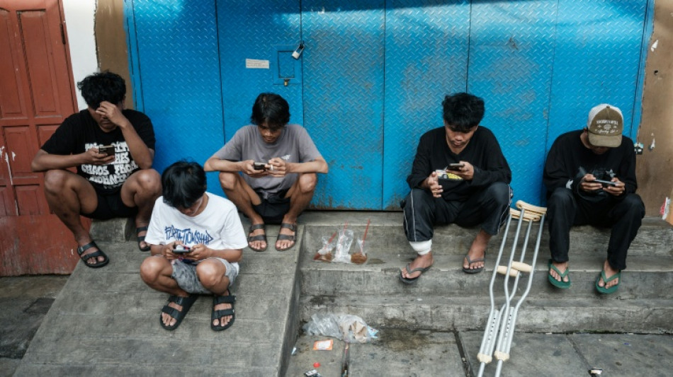 Indon&eacute;sia pro&iacute;be uso de redes sociais a menores de 16 anos