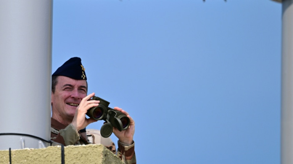 Fran&ccedil;a prepara instaura&ccedil;&atilde;o do servi&ccedil;o militar volunt&aacute;rio