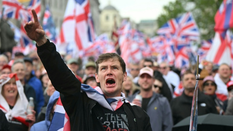 "Remigration", "croisades": &agrave; Londres, des dizaines de milliers de sympathisants de l'extr&ecirc;me droite ont d&eacute;fil&eacute;