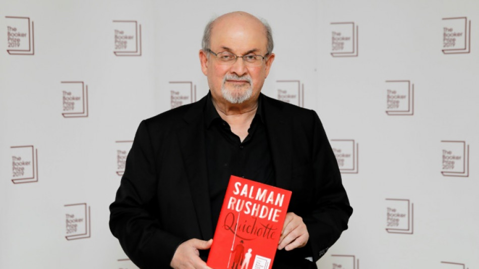 Activistas y disidentes responsabilizan a Ir&aacute;n del ataque a Rushdie