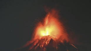 Casi un millar de evacuados en Guatemala por erupción del volcán de Fuego