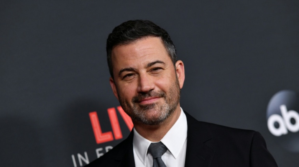 El humorista Jimmy Kimmel vuelve al aire en EEUU pero enfrenta un boicot parcial
