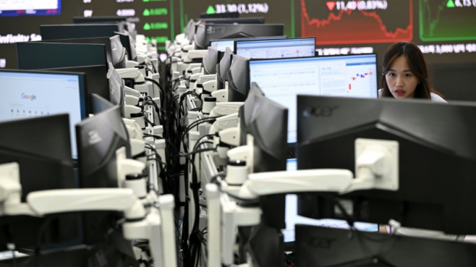 Asian stocks fall with Wall St as US credit fears add to worries