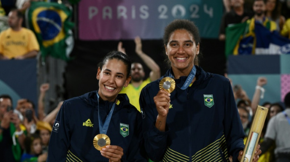 Ana Patr&iacute;cia e Duda vencem canadenses e conquistam ouro no v&ocirc;lei de praia em Paris-2024