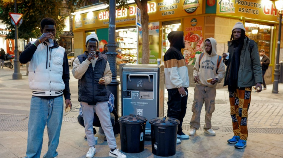 Risas y penas de jóvenes sin papeles en su primer ramadán en Madrid