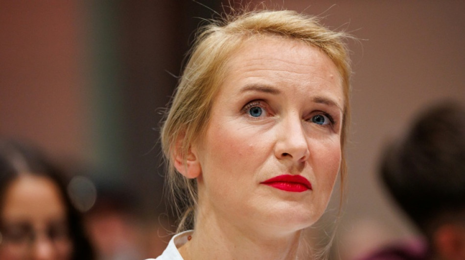 Linken-Chefin: Musterungspflicht erster Schritt f&uuml;r "Wehrpflicht durch die Hintert&uuml;r"