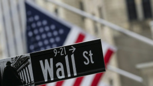 Wall Street ouvre en baisse, entre repli de la tech et remont&eacute;e des taux obligataires