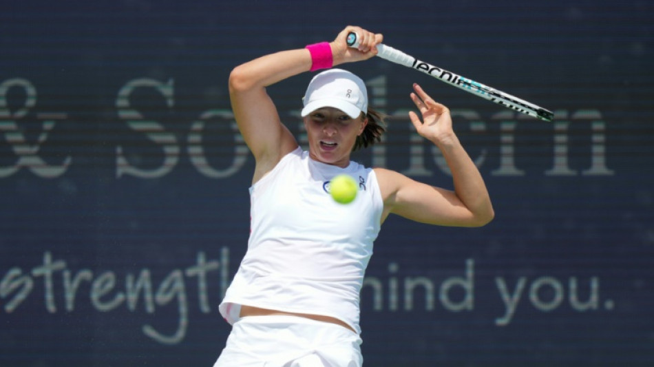 Swiatek e Djokovic avan&ccedil;am &agrave;s oitavas em Cincinnati