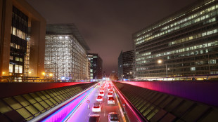 Commissione Ue, 'fondi per Kiev dagli asset o dal debito'