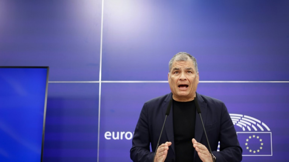 Una ministra de Ecuador demanda a Correa por "traici&oacute;n" y pide suspender sus redes sociales