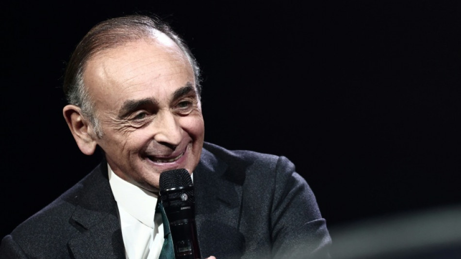 A Paris, une r&eacute;union des droites sous l'&eacute;gide des m&eacute;dias Bollor&eacute;