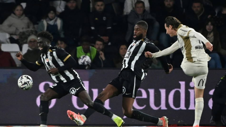 Lens vence na visita ao Angers (2-1) e toma lideran&ccedil;a do PSG