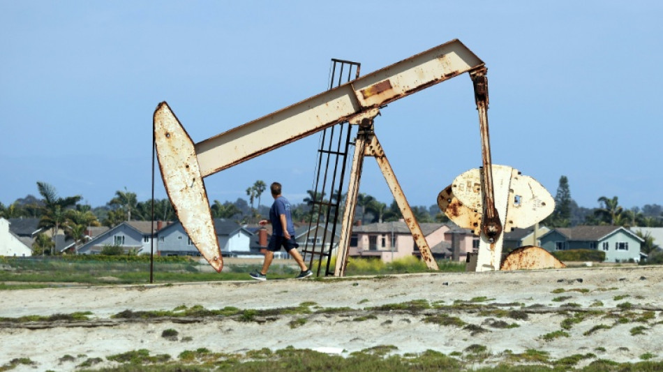 Oil extends gains after latest US strikes, tech suffers more losses