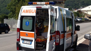 Giovane accoltellato in spiaggia dopo una lite, è morto