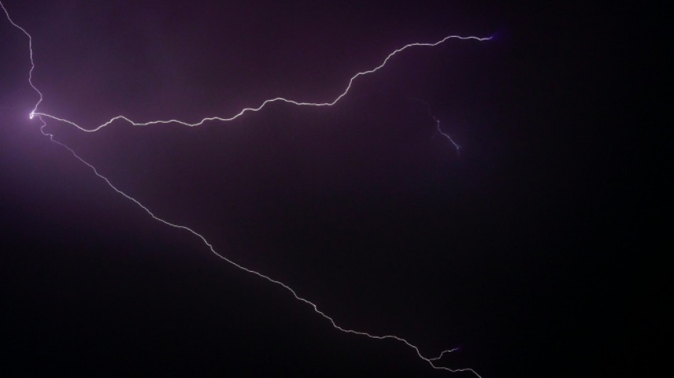 Stromausfall und &uuml;berflutete Stra&szlig;en nach schwerem Unwetter in Reutlingen