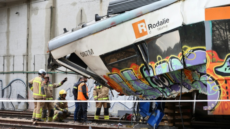 Se reanuda lentamente la circulaci&oacute;n de trenes de corta distancia en Catalu&ntilde;a tras un accidente mortal