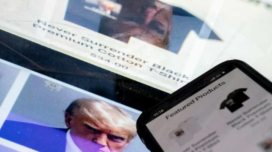 Equipo de campa&ntilde;a de Trump dice que recaud&oacute; USD 7,1 millones tras la foto policial