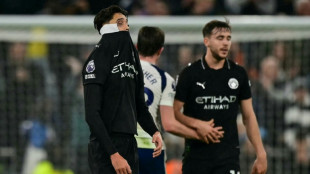 City e Aston Villa deixam Arsenal escapar na lideran&ccedil;a, United vence 3&ordf; seguida