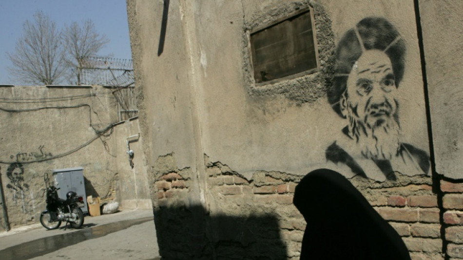 Detienen en Ir&aacute;n a la madre de una adolescente en coma