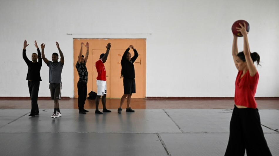 En una c&aacute;rcel de Portugal, los presos se sienten libres gracias a la danza