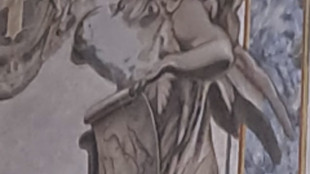 Il parroco, rimosso dal dipinto restaurato il volto di Meloni