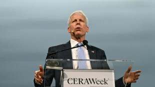 Trump administration seeks to ease oil fears but industry wary