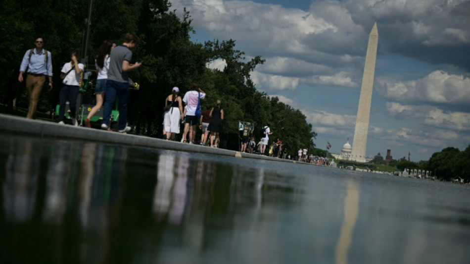 La r&eacute;novation d'un bassin cher &agrave; Trump prend l'eau, le pr&eacute;sident incrimine des "vandales"