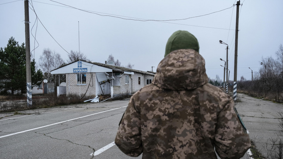 Ucraina, facevano espatriare coscritti usando passaporti di anziani