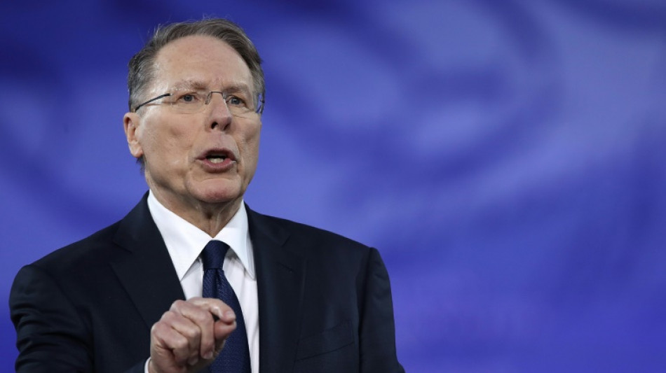 L&iacute;der del lobby de las armas de EEUU renuncia antes de un juicio por corrupci&oacute;n