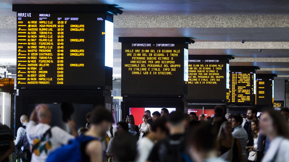 Lunedì disagi treni, bus e navi, scioperi fino a novembre