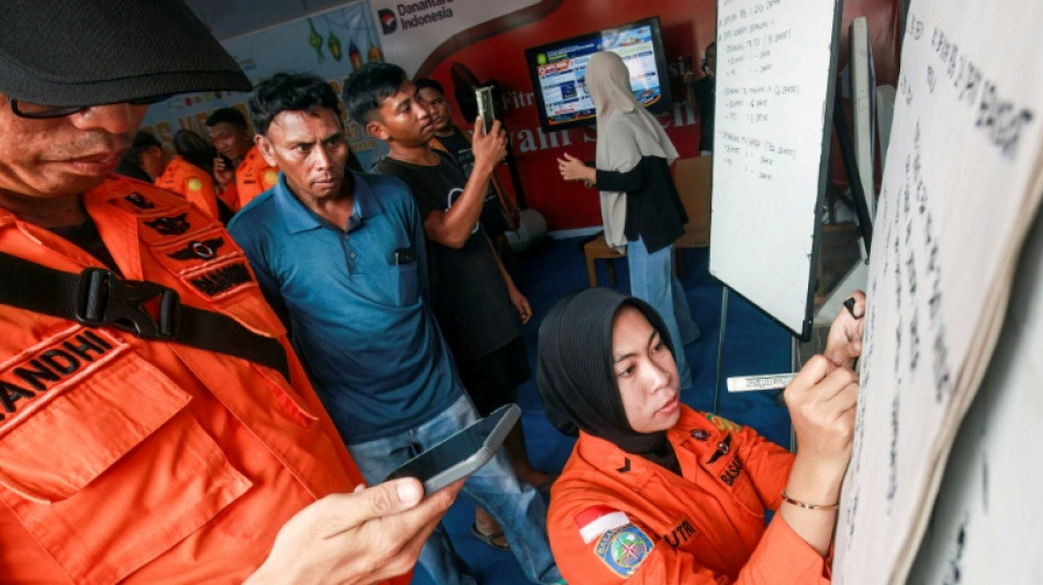 Seis mortos e 129 desaparecidos ap&oacute;s naufr&aacute;gio de balsa na Indon&eacute;sia