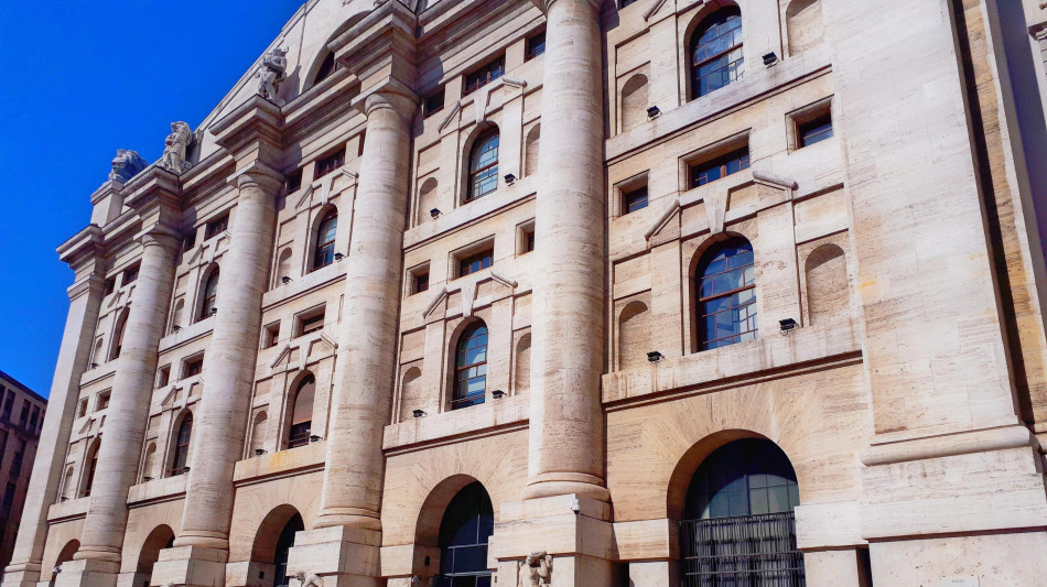Borsa: Milano risale (+0,25%), positive Mps, Intesa e Unicredit