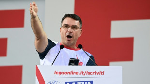 Flávio Bolsonaro sugere que os EUA bombardeiem embarcações do tráfico de drogas no Brasil