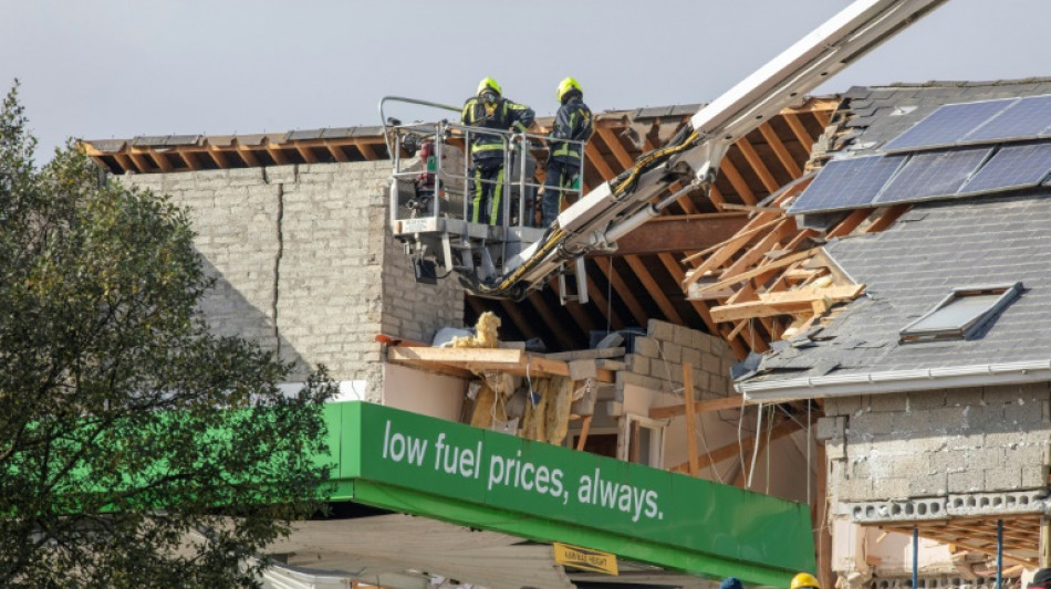 Al menos diez muertos en la explosi&oacute;n en una gasolinera en Irlanda